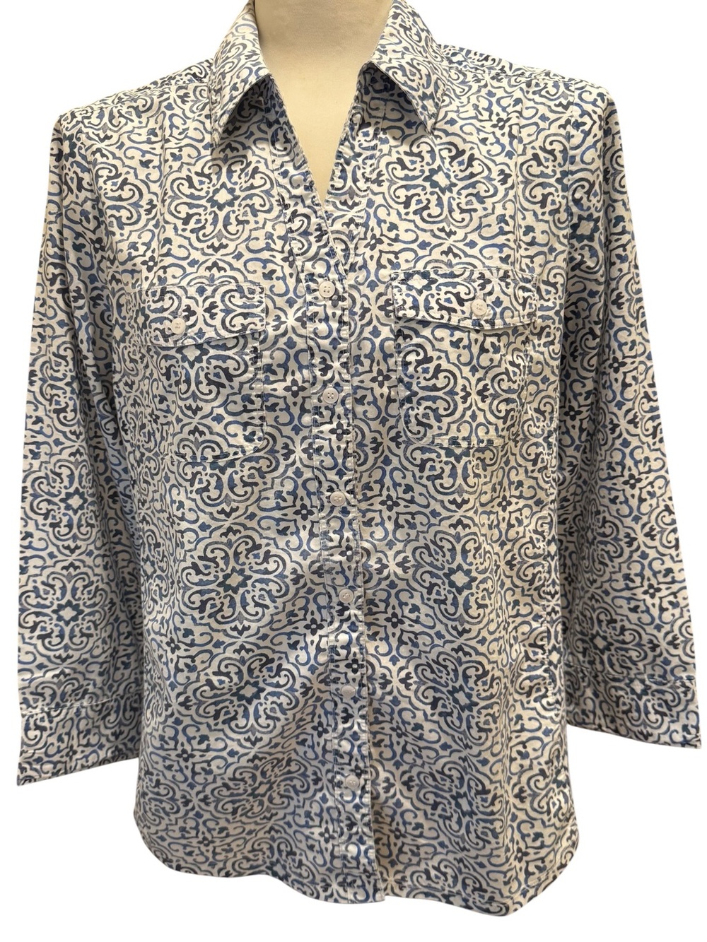 Croft & Barrow Women’s M Blue Cream Paisley Medallion 3/4 Sleeve Button Up Shirt